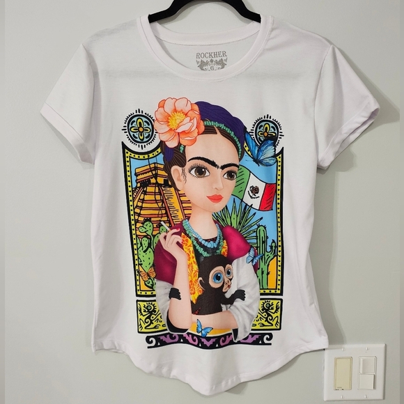 Frida Kahlo  Tee NWOT - Picture 1 of 3